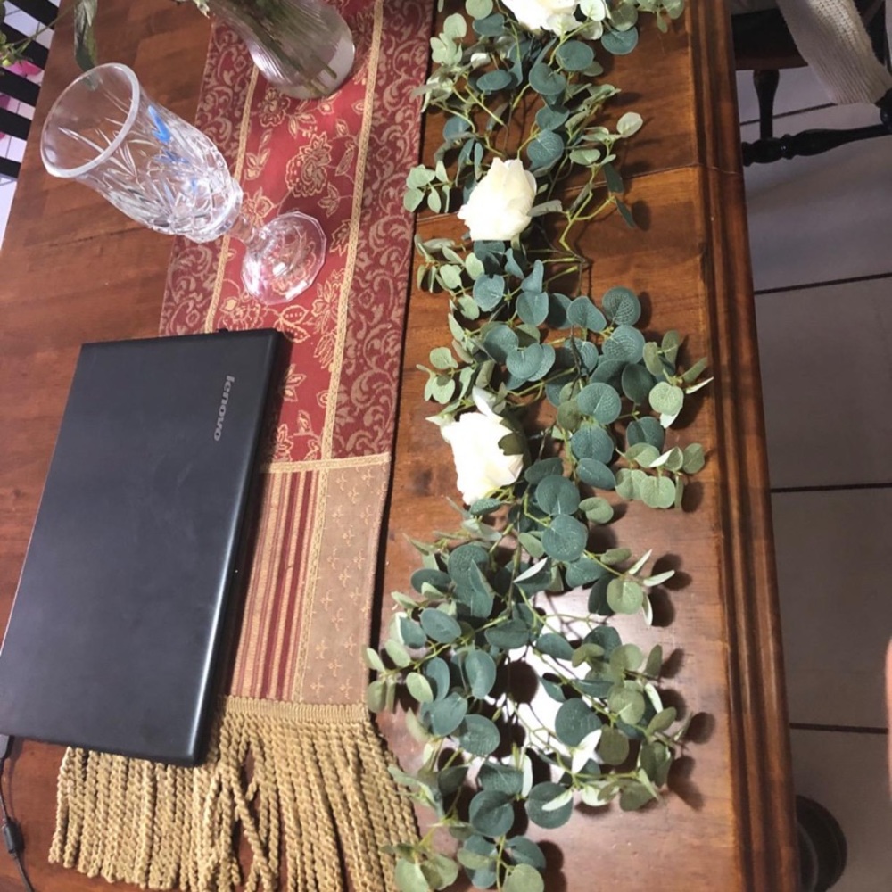 Artificial Eucalyptus Garland with Champagne Roses - Picture 10 of 11